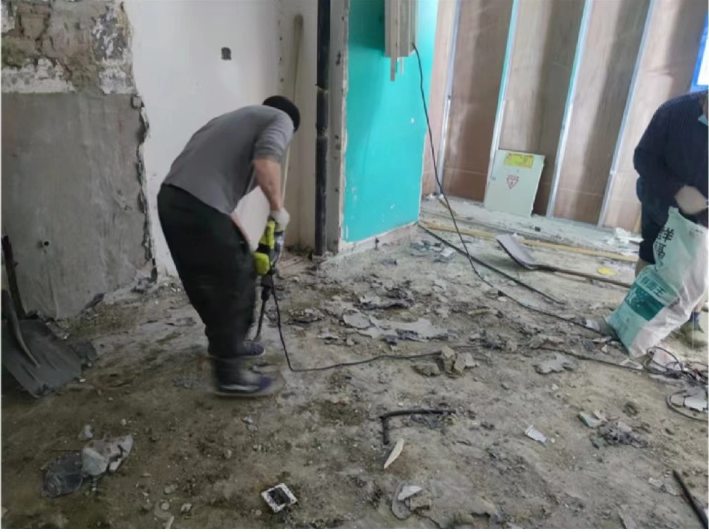 成都商鋪拆除|商場(chǎng)奶茶店拆除-成都專業(yè)拆除公司